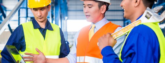 Health and safety consultant training employees on the health and safety at work act, best practices and control measures