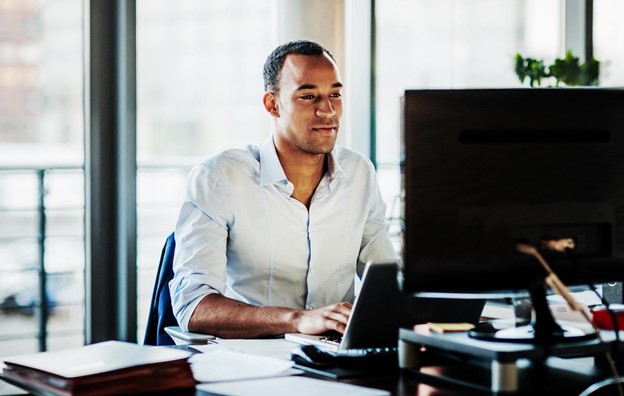 an office manager using human resource management software